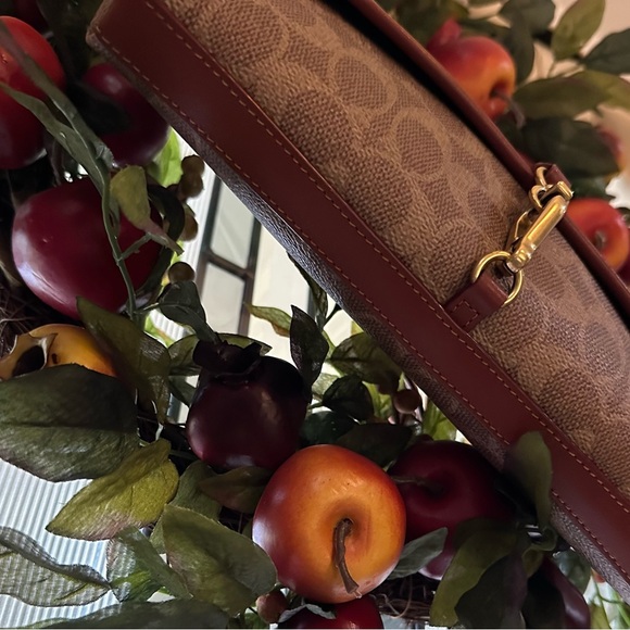 Coach Hamptons Bag - Picture 11 of 15